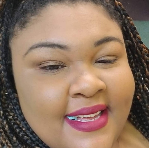 Meet your Posher, Jessica - Picture 2 of 2